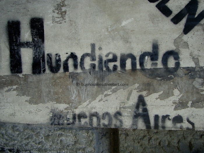 Hundiendo Buenos Aires political stencil graffiti street art argentina © buenosairesstreetart.com