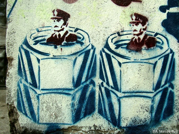 graffiti buenos aires jorge videla dictadura militar argentina dictatorship graffiti secuestro buenosairesstreetart.com graffiti buenos aires jorge videla dictadura militar argentina dictatorship graffiti secuestro buenosairesstreetart.com